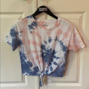 cute cropped tie-dye t-shirt!